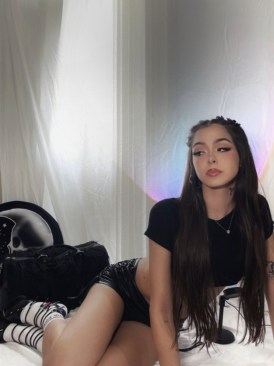 SAMMISANCHEZ's tweet photo. 👽💫
@dollskill 

wearing: symone micro skirt,
midnight shagadelic weekender bag

@dollskillhome :
morbid moon throw pillow https://t.co/0Dtbe8Wyhd