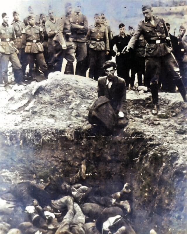 chronicle_2010s's tweet photo. 1939~45【ナチス占領地でのジェノサイド】
ヒムラー率いる親衛隊が占領地での大量殺戮を担った。ユダヤ人の他ロマ（ジプシー）も数十万人を虐殺。その他の民間人虐殺も横行。捕虜は大量処刑に加え過酷な待遇と強制労働により多くが死亡。ソ連の大戦での死者は2500万人。https://t.co/OJJom0wABk
