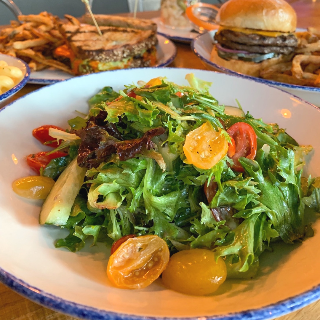 Feeling green this week ☘️💚🥗 Some by for happy hour, stay for dinner! Our house salad is the perfect mood booster for that mid-week hump 😋

#landandlakeaville #andersonvillechicago #shrimpsalad #saladrecipes #Foodstagram #ChicagoFoodie #infatuationchi