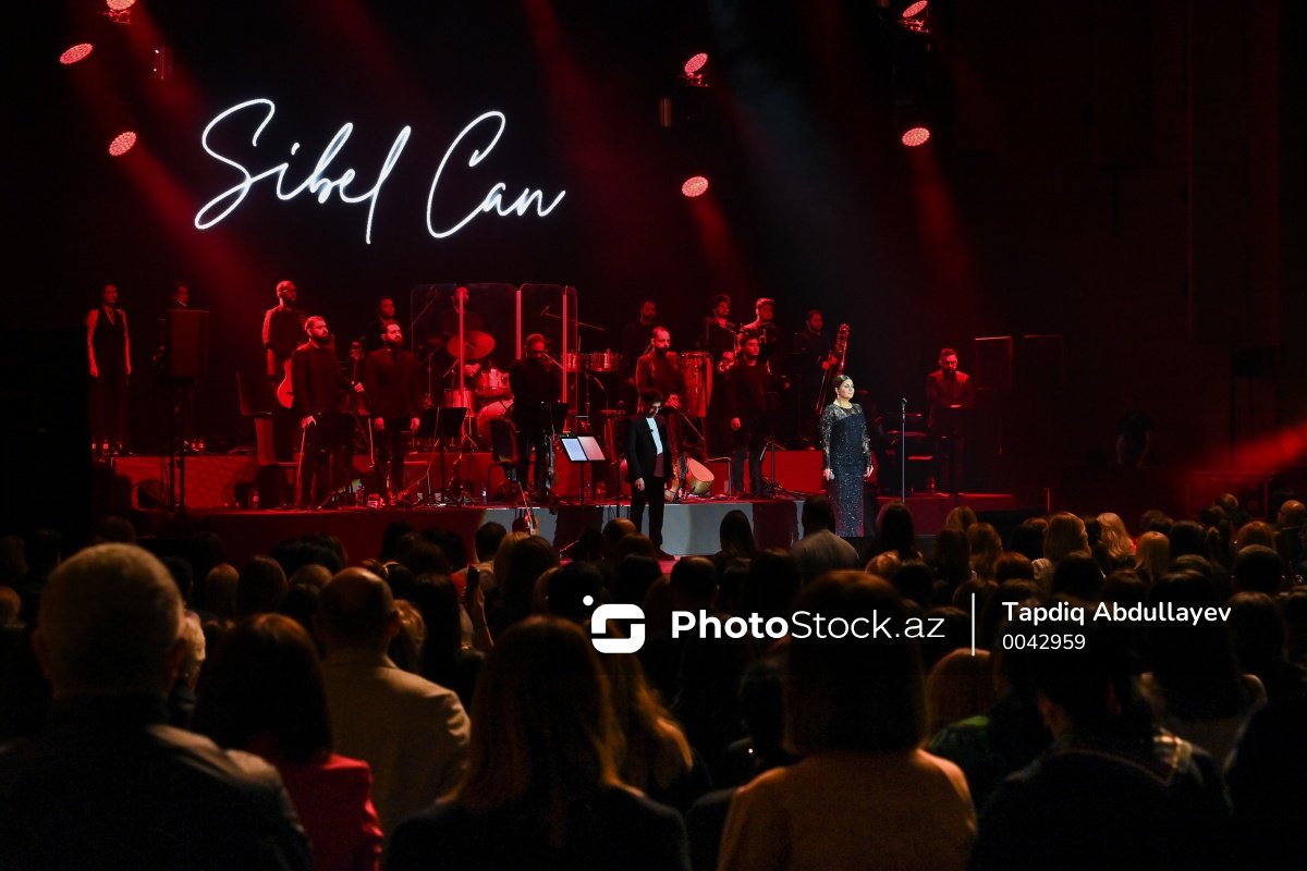 PhotoStockaz's tweet photo. Sibel Canın Bakı Konqres Mərkəzində baş tutmuş konserti
#müğənni #türkmüğənnisi #türk #konsert #mədəniyyət #səhnə #zal #sibelcan #photo #Stock #Azerbaijan #Baku #music #singer #turkishsinger
🎤 Ətraflı: https://t.co/gJq55xqtzg https://t.co/i1hQ4ZWauy