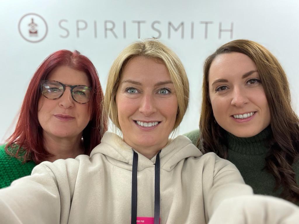 SpiritSmithUK's tweet photo. Happy International Women’s Day! 🧡

“There is no limit, to what we as women, can accomplish.”

“Great things happen when women support women”. 💪🏻

#HappyInternationalWomansDay #InternationalWomensDay https://t.co/7CDGsTO7AW