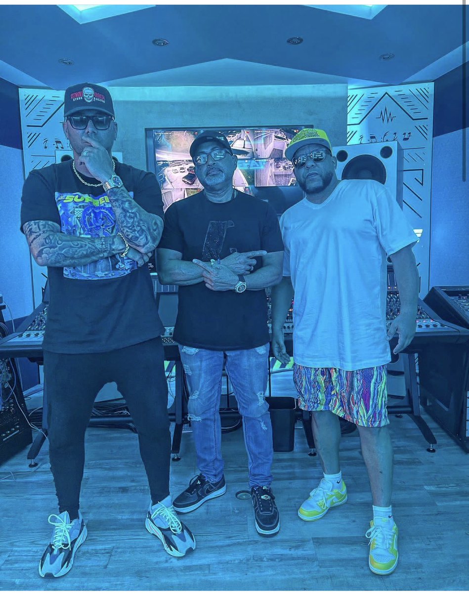 DJPLAYERODJ's tweet image. Trabajando @wisin @divinomusic desde #labase #PuertoRico #produccionmusical #boricuas nuevos proyectos 🎛️🎧🎚️