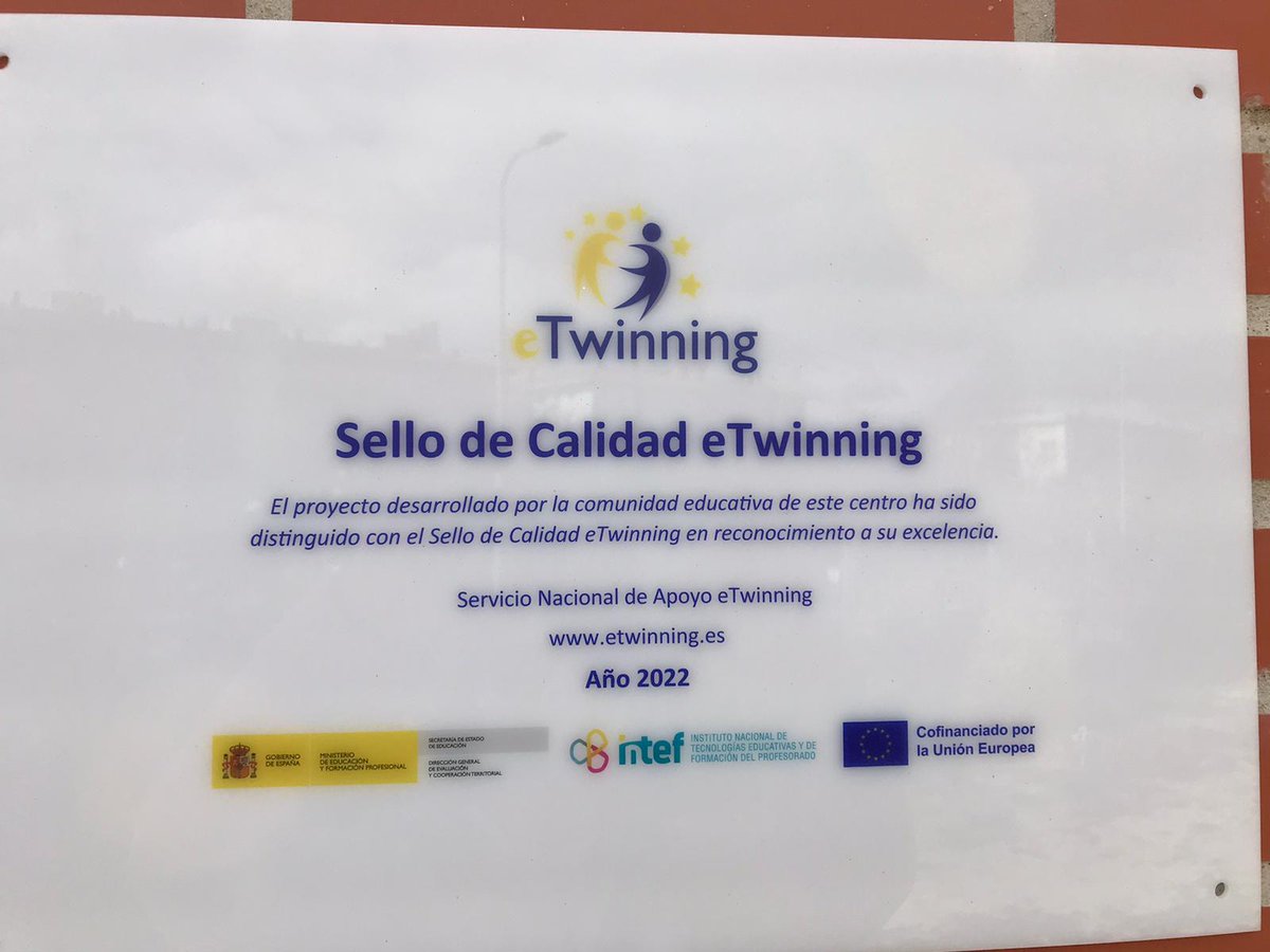 Manuelmorea's tweet photo. Muchas gracias por otorgarnos un año más al CEIP Castra Caecilia esta placa por el sello de calidad europeo conseguido por el proyecto "Move, learn and discover" @eTwinning_es @sepiegob https://t.co/npMI6DpGUW