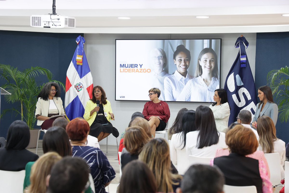 A propósito del #DíaInternacionalDeLaMujer, en la SB hemos iniciado una agenda de actividades internas que esta mañana incluyó un panel con cinco de nuestras líderes.