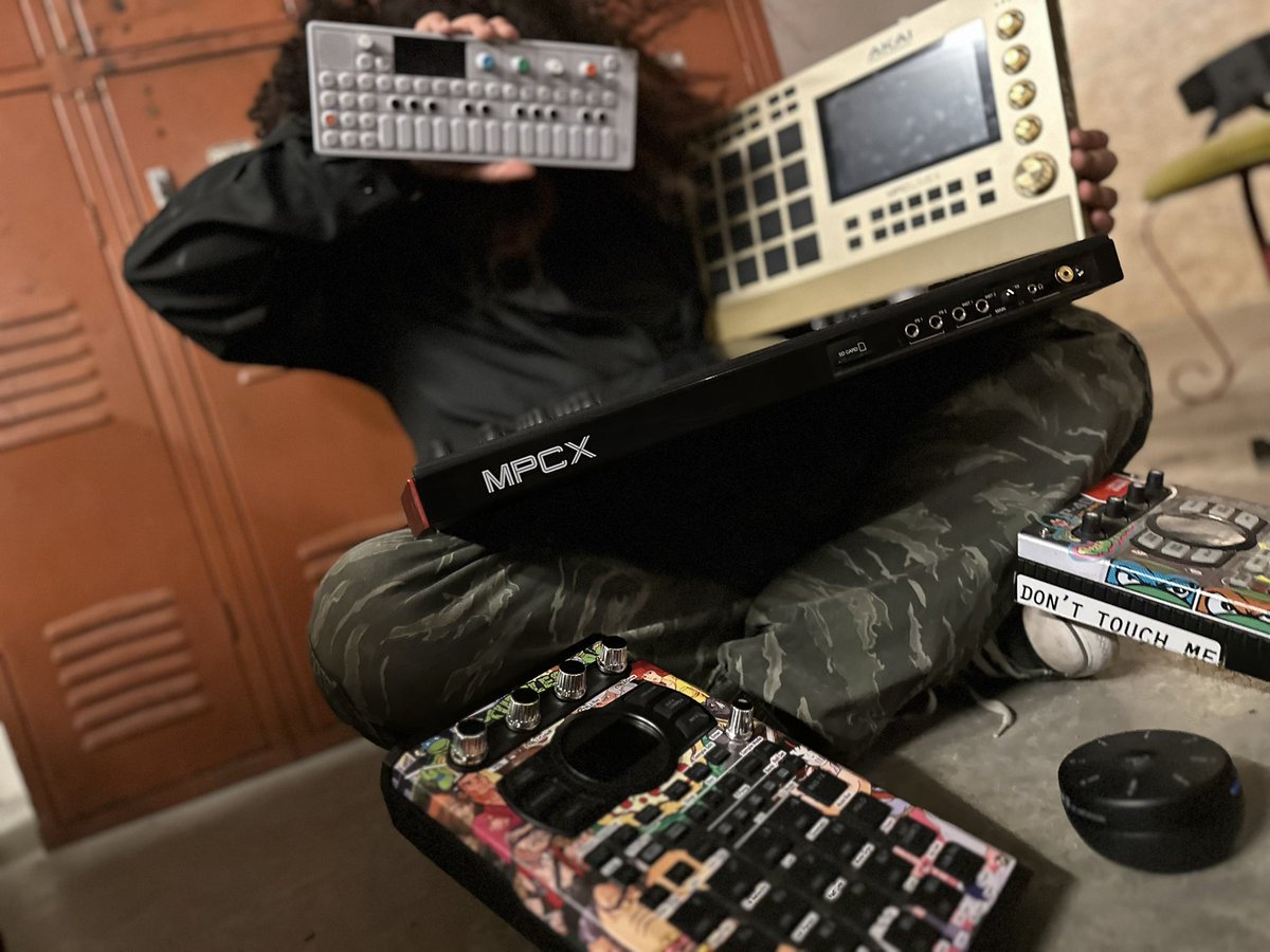 Mike_Craftsman's tweet photo. Finally collected all of the Infinity Drum Machines. What’s ur favorite beats maker/daw??
#drummachine #drummachines #dawless #akai #mpc #mpclive2 #mpcx #roland #sp404 #sp404sx #sp404mk2 #orba2 #teenageengineering #op1 #lofi #lofihiphop #homestudio #homestudios https://t.co/vq60gHMshw
