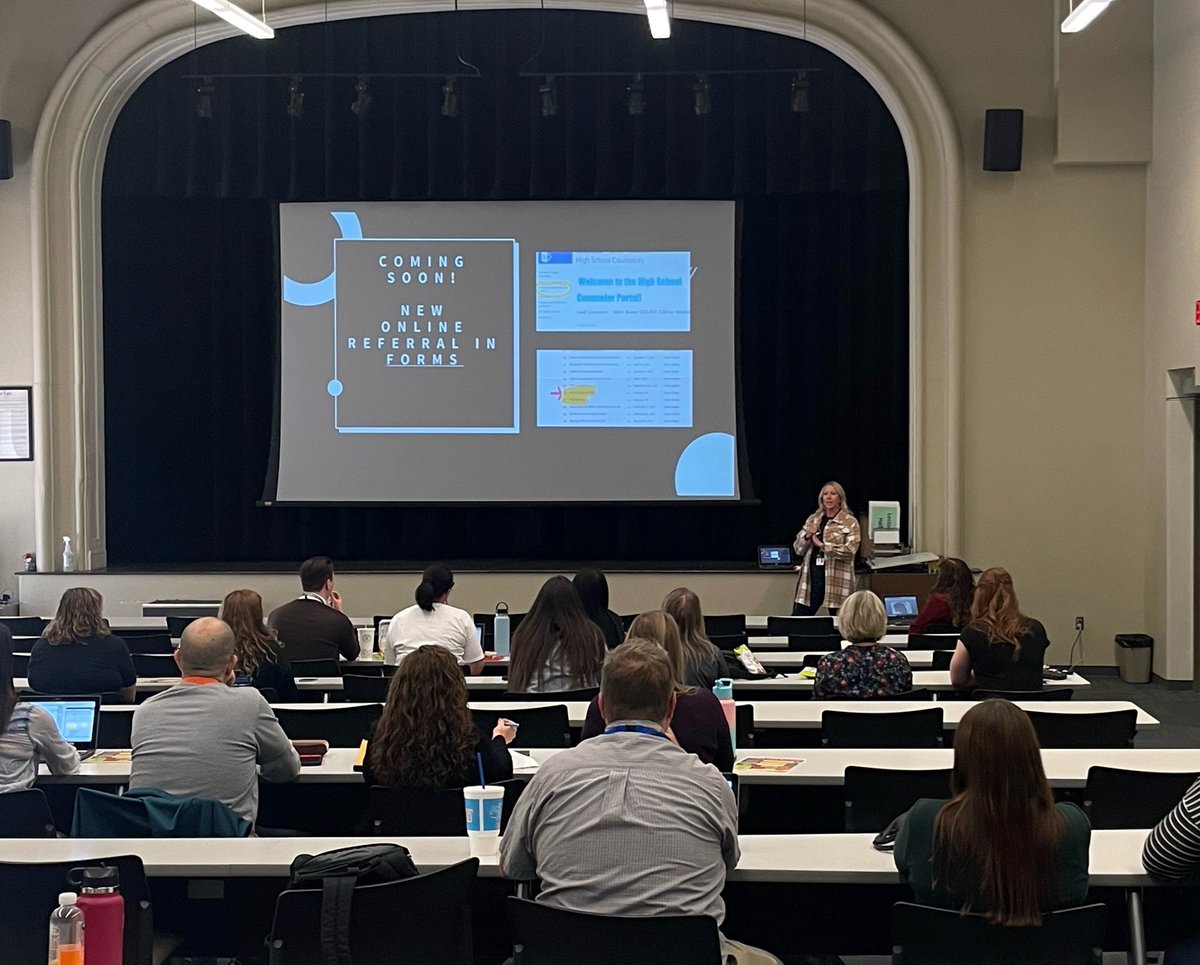 PeoriaFlexAcad's tweet photo. Mrs. Deeg, our fabulous Guidance Counselor, got a chance to speak to all the High School Counselors during PD today about PFA's student referral process and show off our new one page go-to about all things Peoria Flex. #PeoriaUnifiedPride #BePFA #themoreyouknow https://t.co/P45tFzu1ZP