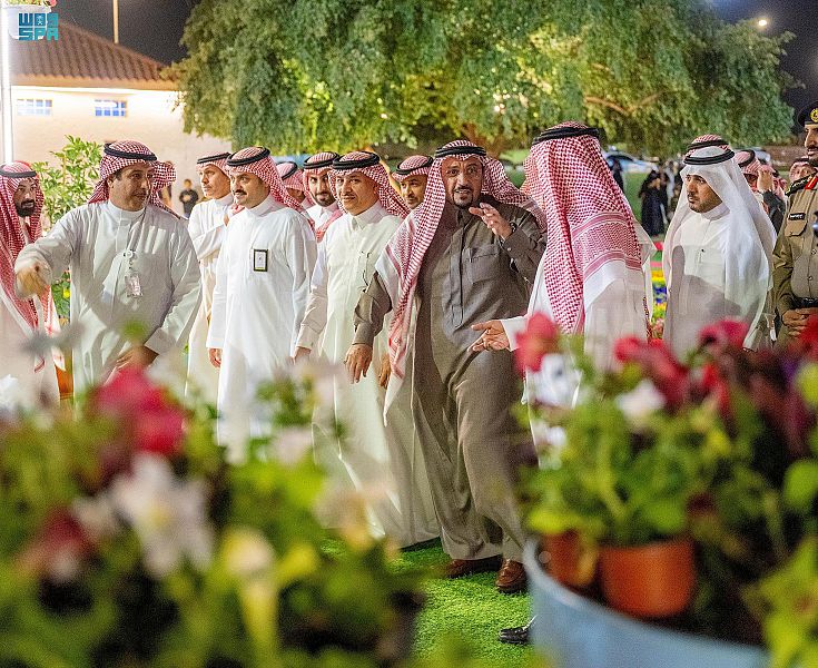 سمو أمير القصيم يزور مهرجان حياة الورد بعنيزة.
spa.gov.sa/w1866702
#واس_عام