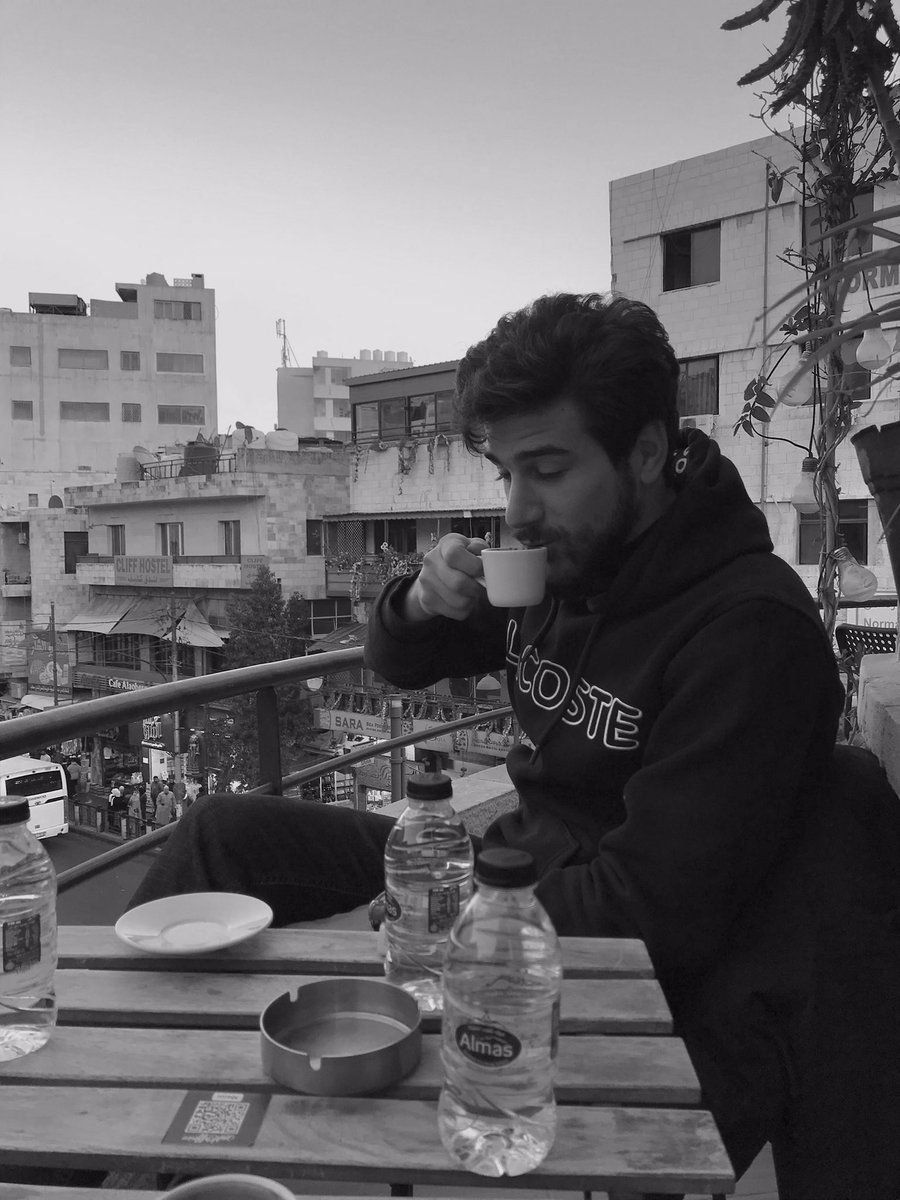 قد ما بعدت وسافرت وشفت بهاد العالم صدقني راح تشتاق للشوارع القديمه و لوسط البلد في عمان ❤️
عمان القديمه حلوه بشوارعها وناسها واجواىها البسيط
#عمان ❤️