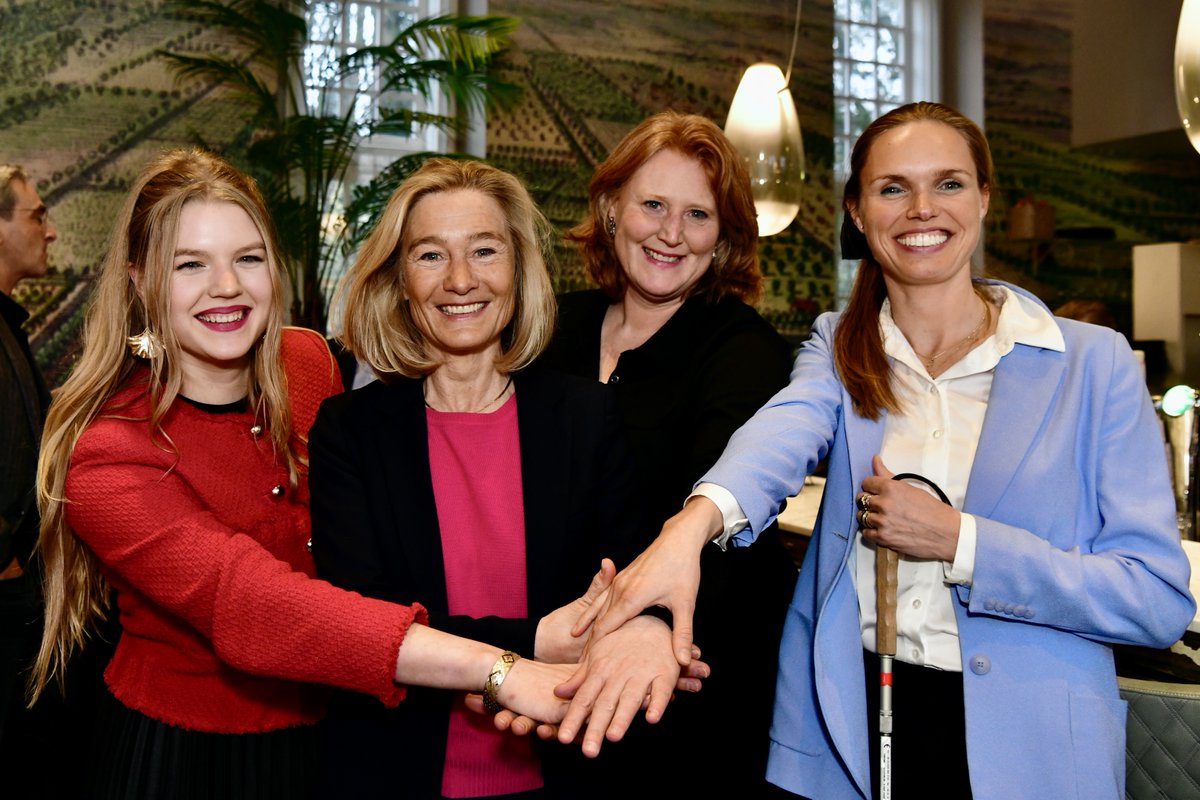 Bar_Bakker's tweet photo. Op internationale vrouwendag een evenement georganiseerd met onze @MinisterEZK. Ze ging in gesprek met ondernemers uit de buurt.

En wat een vrouwen hebben we hier in Zeist! Mijn Fractiegenoot @TjardaStruik en PS lid @OdiledeMan. 

Foto: @boasphoto https://t.co/ypU8tLfjY4