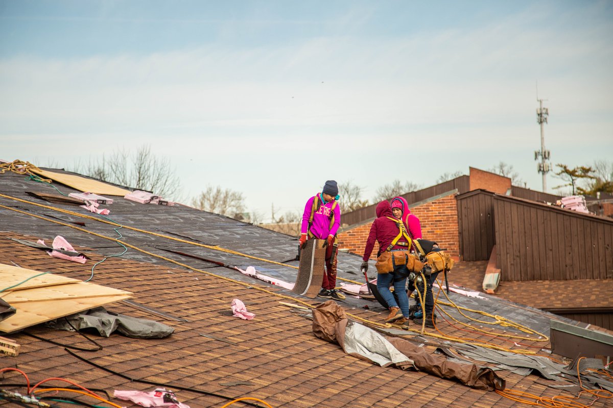 RnAContracting's tweet photo. This One’s for the Girls!
Today we’d like to recognize the women that helped us at the Creve Coeur Shingle job, as well as the project manager, Jenny, who once was a roofer that now runs her own business and oversees 30+ crew members at any given time. Keep up the great work! https://t.co/cTN89Kn1mT