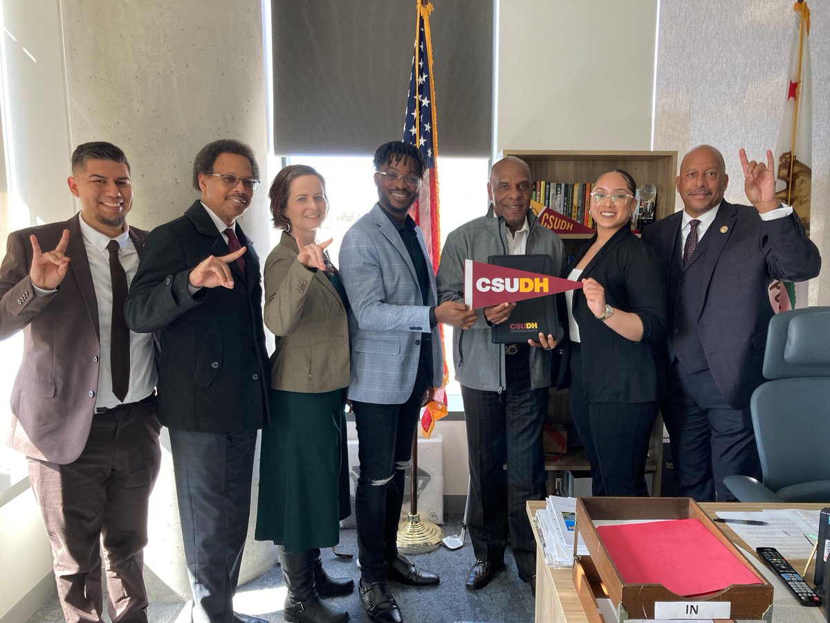 SenBradfordCA's tweet photo. Great meeting with my alma mater CSU @DominguezHills. Thank you President Thomas A. Parham and team for your commitment and advocacy to ensure strong @calstate system funding for our students and our state's future.

#OnceAToroAlwaysAToro
#MadeintheCSU
#CALeg
#CABudget https://t.co/NdlhP2SBJh