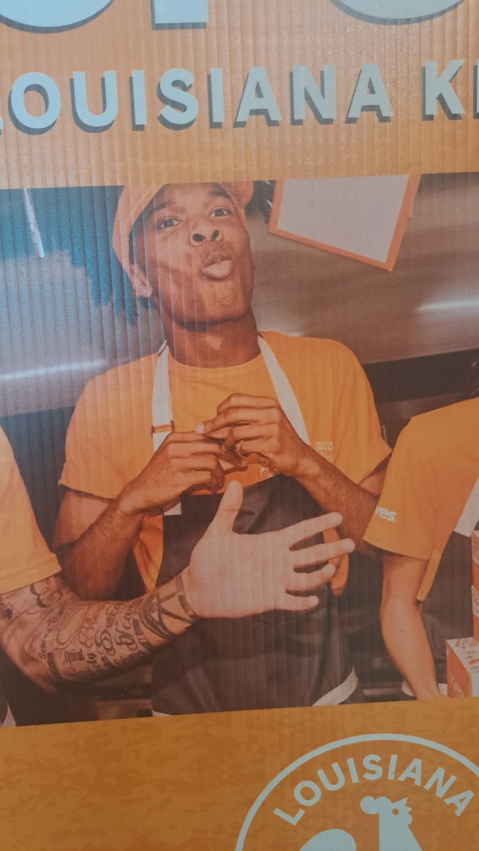 bbeltran908's tweet photo. YO WHEN DID @lilbaby4PF start working @Popeyes lmao 💀💀💀💀 https://t.co/uQ9MmUze27