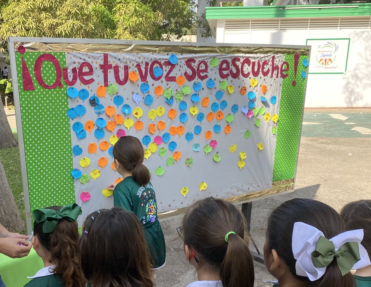bthps_'s tweet photo. Hacen una actividad para que las niñas de toda la primaria pongan frases bonitas alusivas al día… https://t.co/Uu9D4E9gMI