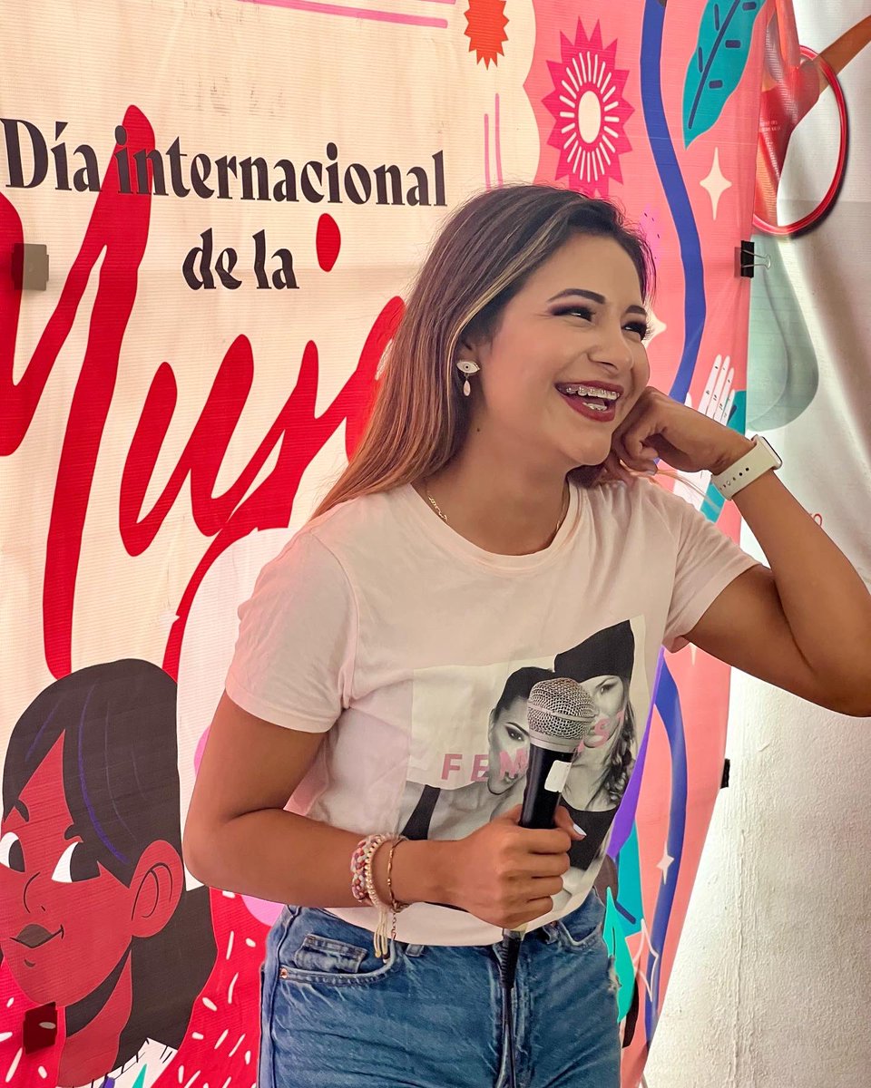 SheylaJaraB's tweet photo. Pues no, calladita no me veo más bonita, me veo mejor así: tan libre y feliz por poder compartir mis experiencias a muchas mujeres. 

Recuerden: no nos vamos a caer, nos han crecido alas en todas las cicatrices. 

¡GRACIAS UGM Coatzacoalcos! 💜 #8M https://t.co/TSi4mYenLH