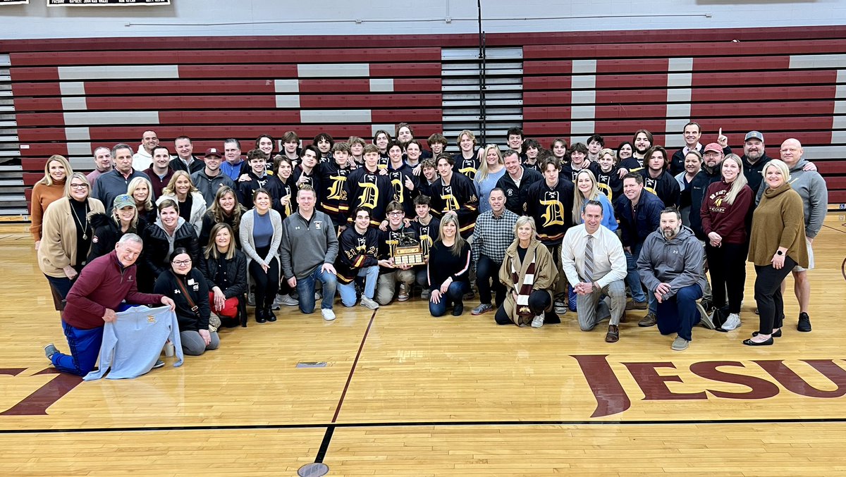 Taking time today to celebrate @DESMETHOCKEYSTL @MidStatesHockey championship at home in #SpartanCountry #WeAreDeSmetJesuit