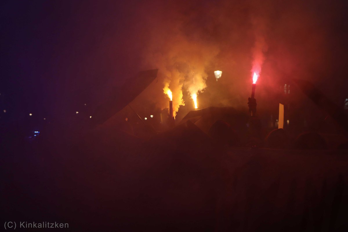 kinkalitzken's tweet photo. Über 2.000 Menschen nahmen sich unter dem Motto #FightByNight mit einem FLINTA*-Frontblock die Straßen und Nacht von #Berlin-Kreuzberg. Polizei eskalierte am Ende. #8m #8m2023 #b0803 https://t.co/kzVs8OjrGx