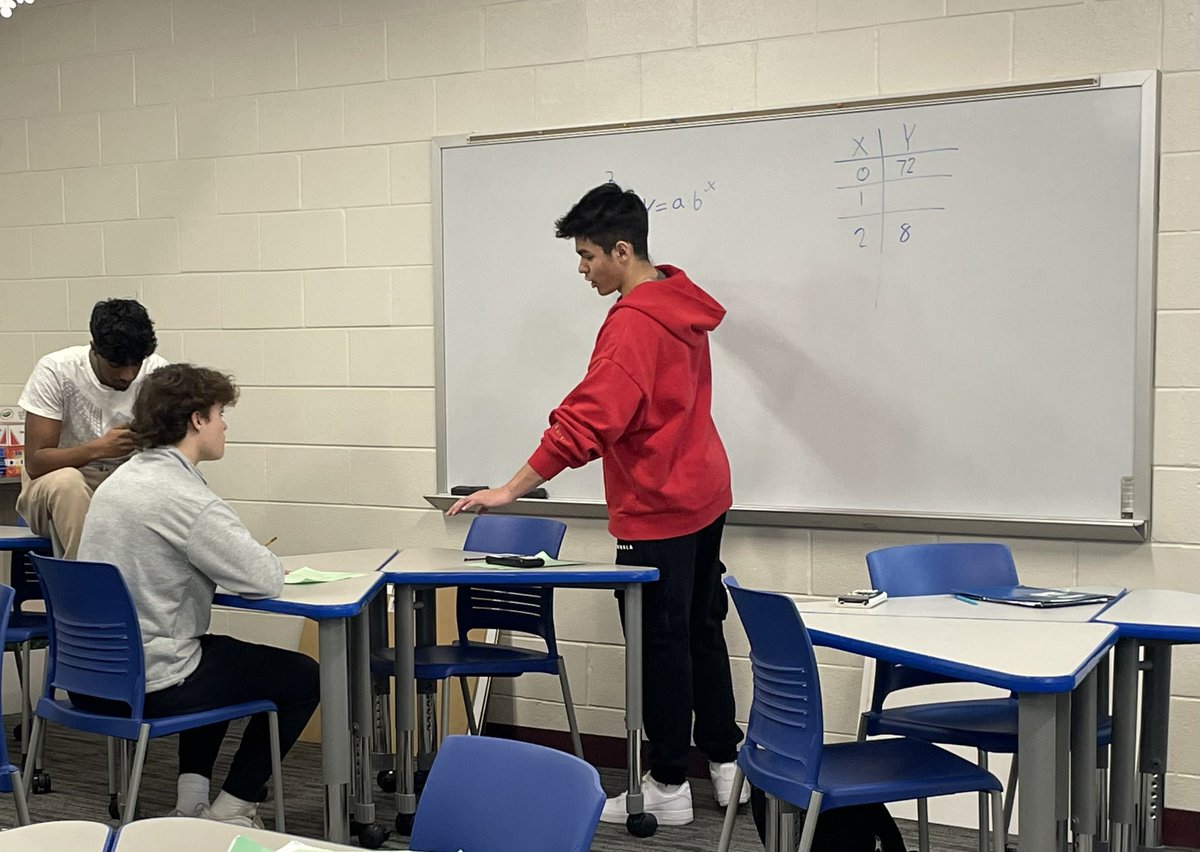 Had to capture this moment. One student taking the initiative to teach his peers! Does this mean I’m out of a job? I’m very proud to see my students supporting each other. #peersteachingpeers @JoeOBedu <a href="/D128Union/">D128Union</a> <a href="/annebeninghof/">Anne M. Beninghof</a>