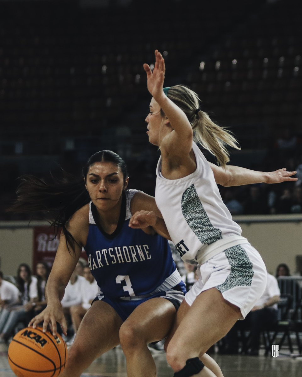 ChrisBischoff_'s tweet photo. Jayda Moore you had an incredible season! It was truly an honor capturing a few of those moments! You lead in such a humble way!! You help others laugh &amp; you push them to be great !! May God continue to shine His light upon you !! Keep working 🙏⚒️🏀‼️

@jaydarene_3 https://t.co/LAEEDiEhhP