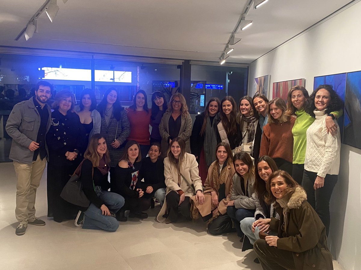 Con el <a href="/CJAlcobendas/">CJAlcobendas</a> compartiendo experiencias personales y reflexionando sobre como cada mujer puede aportar para transformar su parcela de realidad contribuyendo a la igualdad real entre hombres y mujeres.
Una llamada a la responsabilidad y a la valentía.
<a href="/PuyaltoInma/">Inma Puyalto</a>