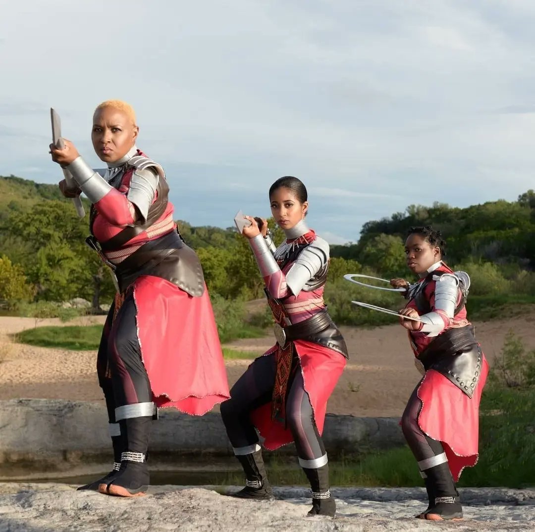 HPFanatics's tweet photo. #HappyInternationalWomensDay
📸 @seeorseemphoto
Dora Milaje @Nyvedna and @afroqweenHTX #doramilaje #photoshoot #blackgirlmagic #warriorwomen #badasscosplay #cosdope #houstoncosplayers https://t.co/DXxUeHo7Le