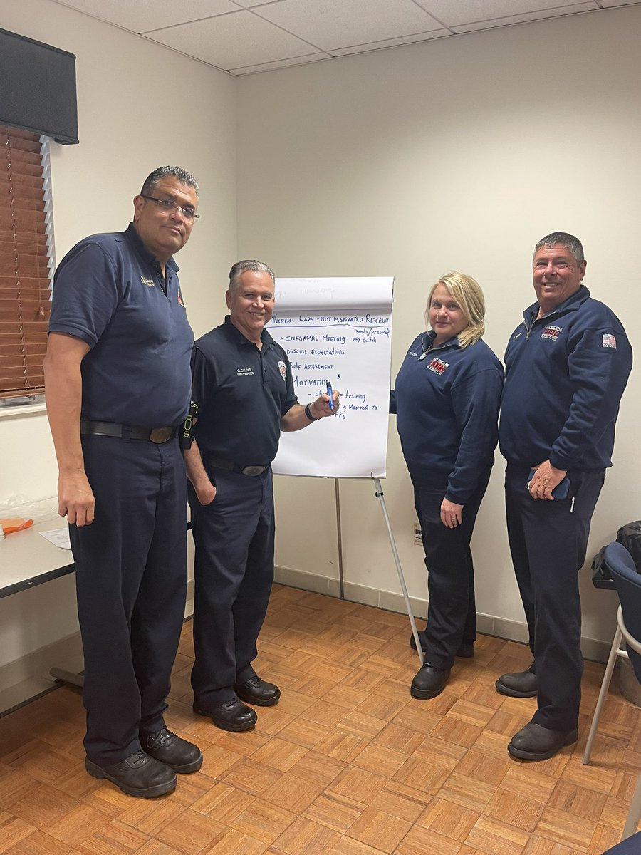 TenzingaSherpa's tweet photo. Some great team presentations during today’s Officer Development Program activities with leaders from Key Biscayne Fire Rescue.
#keybiscaynefirerescue
#iafc
#ffca
#seafc https://t.co/75qwYejCyr
