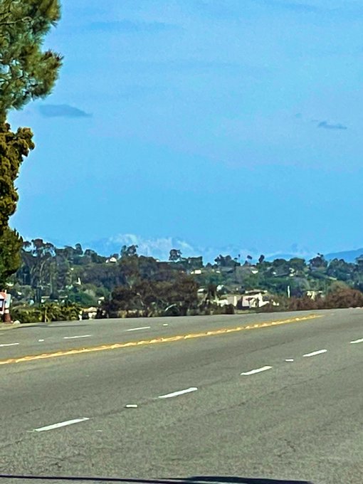 It&rsquo;s pretty cool living on the beach and seeing snow right down the road. https://t.co/MlvVhbGQLp https://t