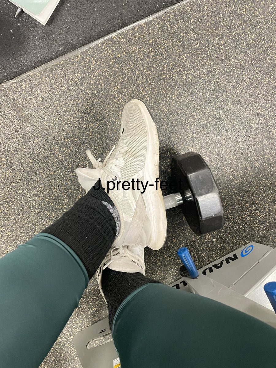 jprettyfeet's tweet photo. Who wants to taste those feet after hard work?

#workoutfeet #feet #dirtyshoes #workoutsweat #feetfethish #feetfetiche https://t.co/qRj9LKeCNl