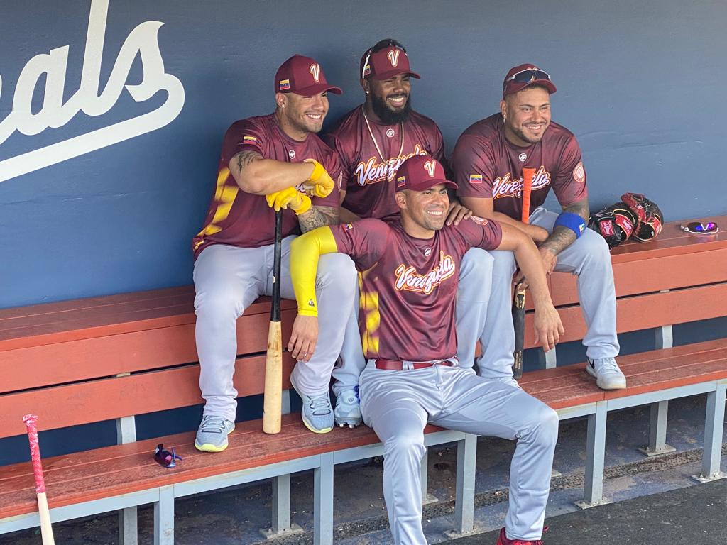 ConBasesLlenas's tweet photo. ¡Arepa Power! 🇻🇪🔥

#WorldBaseballClassic 

📷: @javierparrac_ https://t.co/OrS46TqBQz