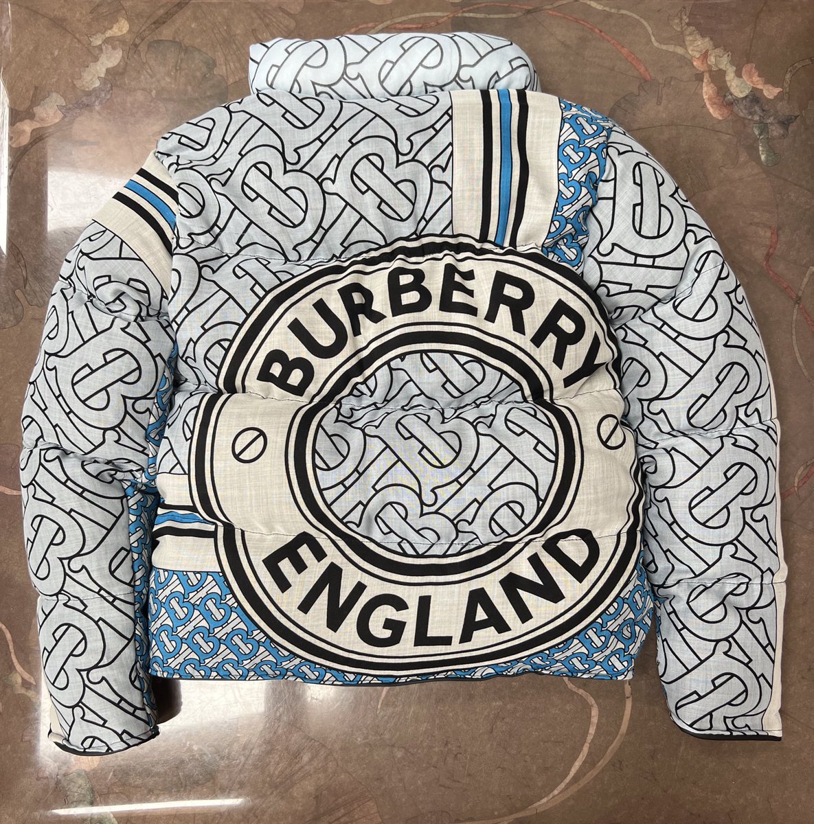 Turned my Burberry scarf into a puffer💙