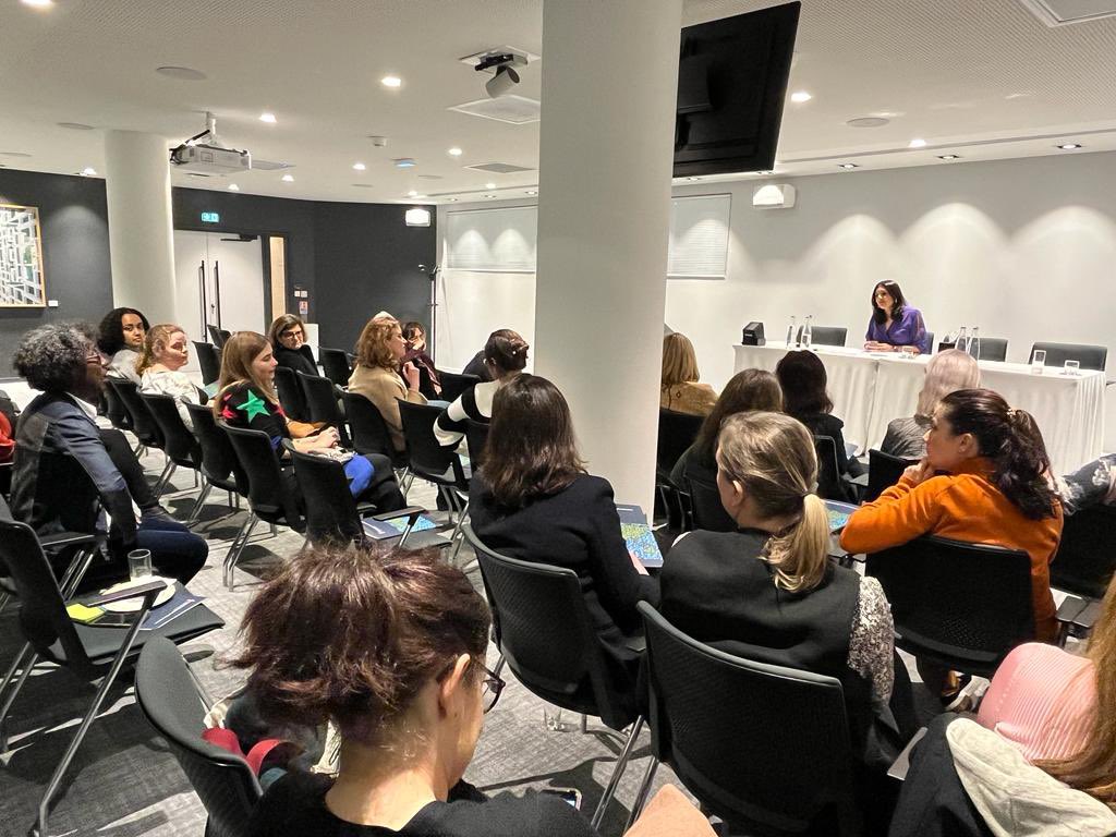 audrene_eloit's tweet photo. A great event for #8mars #InternationalWomensDay with @harvardclubfr on #poverty reduction and #ClimateAction. Fascinating presentation by @HarvardCID executive director F. Sumar Organized by @Harvard #women France with @Kennedy_School! @health20Paris @marevserendip https://t.co/Q4mosw87UT