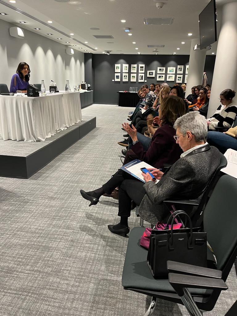 audrene_eloit's tweet photo. A great event for #8mars #InternationalWomensDay with @harvardclubfr on #poverty reduction and #ClimateAction. Fascinating presentation by @HarvardCID executive director F. Sumar Organized by @Harvard #women France with @Kennedy_School! @health20Paris @marevserendip https://t.co/Q4mosw87UT