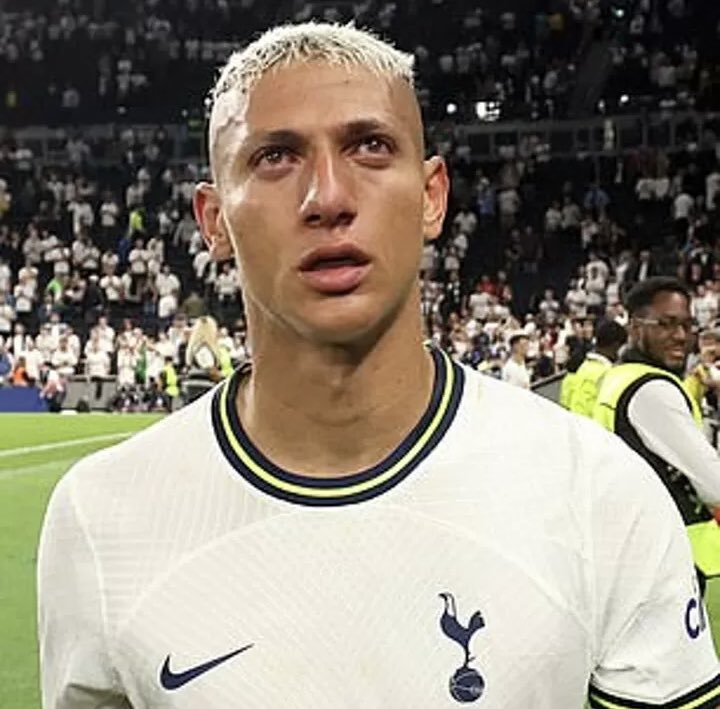ArsenalN7's tweet photo. 🇧🇷 Richarlison is the flop of the season 💩 https://t.co/86lYM8xNDg