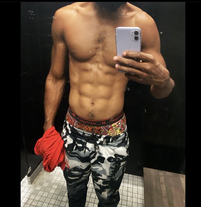 How many abs you count? https://t.co/LJ60yYuRo9<a href="/tag/badman"class="tags"><span>#badman</span></a><a href="/tag/hoodbatman"class="tags"><span>#hoodbatman</span></a>