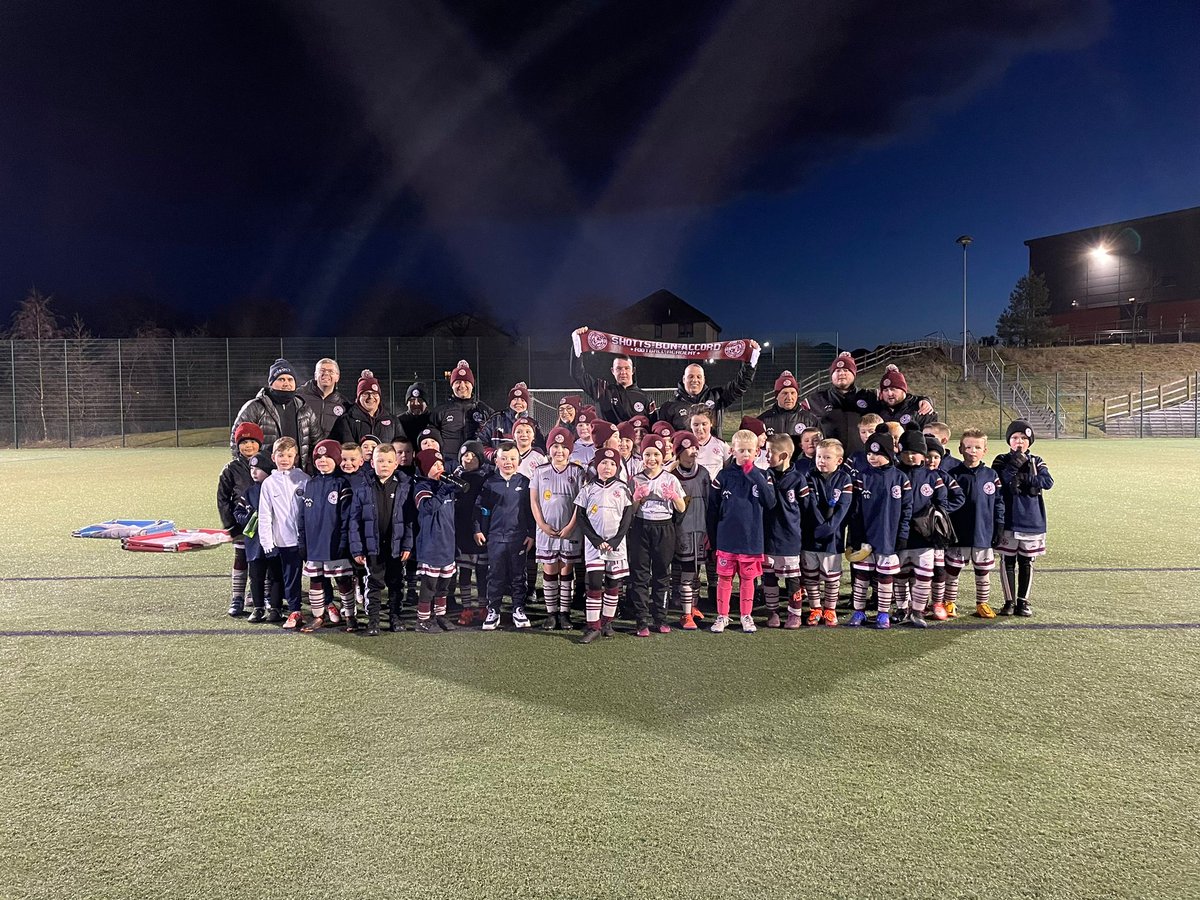 I've finally turned him to the good side 😂😜

Was a pleasure having @ShaunHarley06 from @MOTIQSPORTS along to Calderhead High School tonight to meet some of the @ShottsBonAccord @shottsbagirls teams showing of the MOTIQ kits 👌

Thanks for coming along mate!