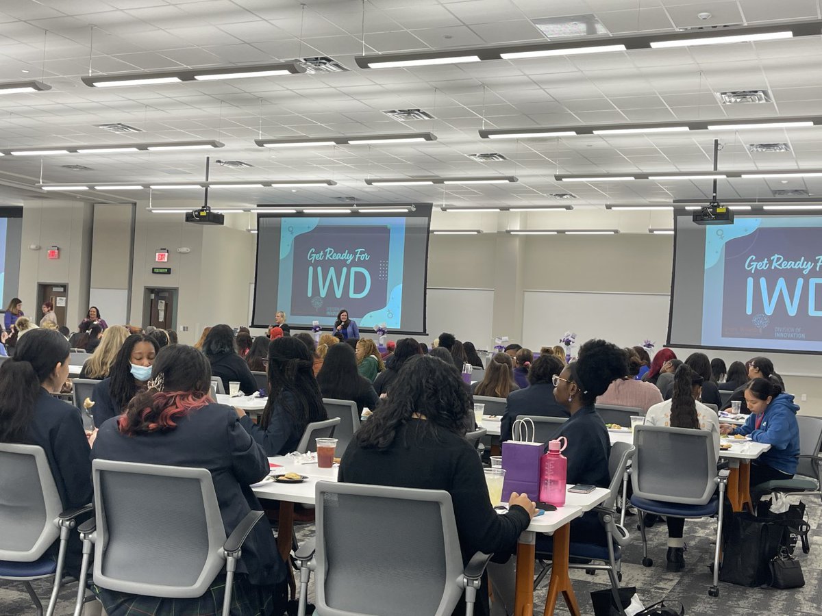 DHJEaglesFWISD's tweet photo. Happy International Women's Day, Eagles! Some of our Diamond Hill-Jarvis High School students had the opportunity to attend a International Women’s Day field trip today. What a great trip! 🦅 #WeAreDiamondHill https://t.co/OXurfz1VMu