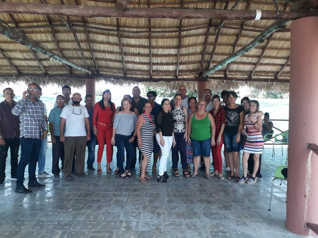 EspInvDPRHCA's tweet photo. En la Delegación Provincial de Recursos Hidráulicos se realiza actividad por el Día de la Mujer. 
#MujeresEnRevolucion 
#8DeMarzo 
#FMC https://t.co/F9AiFtD5q3