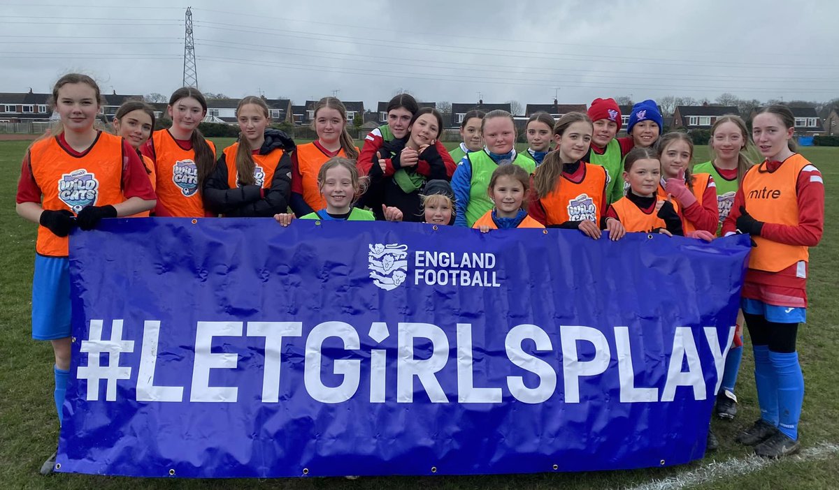 brom_jfc's tweet photo. ❤️🤍💙 Let Girls Play Session ❤️🤍💙
What a fab turnout tonight! We had Girls from u/7 to u/14  enjoying football in the cold and sleet as we celebrated #internationalwomensday2023 
#bromboroughandeasthamjfc
#LetGirlsPlay
#girlsfootball
#biggesteverfootballsession
#HerGameToo https://t.co/F38cBoGdMu