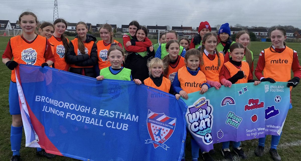 brom_jfc's tweet photo. ❤️🤍💙 Let Girls Play Session ❤️🤍💙
What a fab turnout tonight! We had Girls from u/7 to u/14  enjoying football in the cold and sleet as we celebrated #internationalwomensday2023 
#bromboroughandeasthamjfc
#LetGirlsPlay
#girlsfootball
#biggesteverfootballsession
#HerGameToo https://t.co/F38cBoGdMu