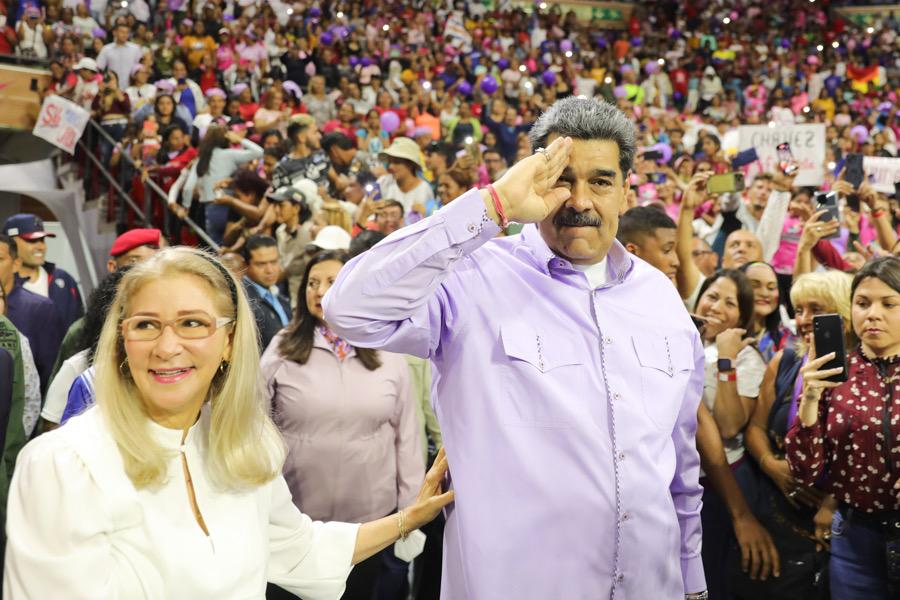 ViceVenezuela's tweet photo. #EnFotos || El Pdte. @NicolasMaduro acompañó este miércoles acto en Conmemoración al Día Internacional de la Mujer, ocasión especial para anunciar la creación de la Gran Misión Mujer Venezuela.

"Ha llegado dla hora de unir todos los programas, recursos y esfuerzos".

#8Mar https://t.co/7C5ENtYxLL