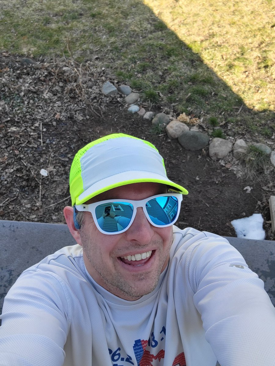 The sun was out and it wasn't cold outside! Had to take advantage of it to get 4 miles in this afternoon. Focusing on keeping my breathing steady and letting the legs do what they do best.

#freepmarathon #FCancer #runhappy #forwardfocusrunning #bibchat #backtobasics