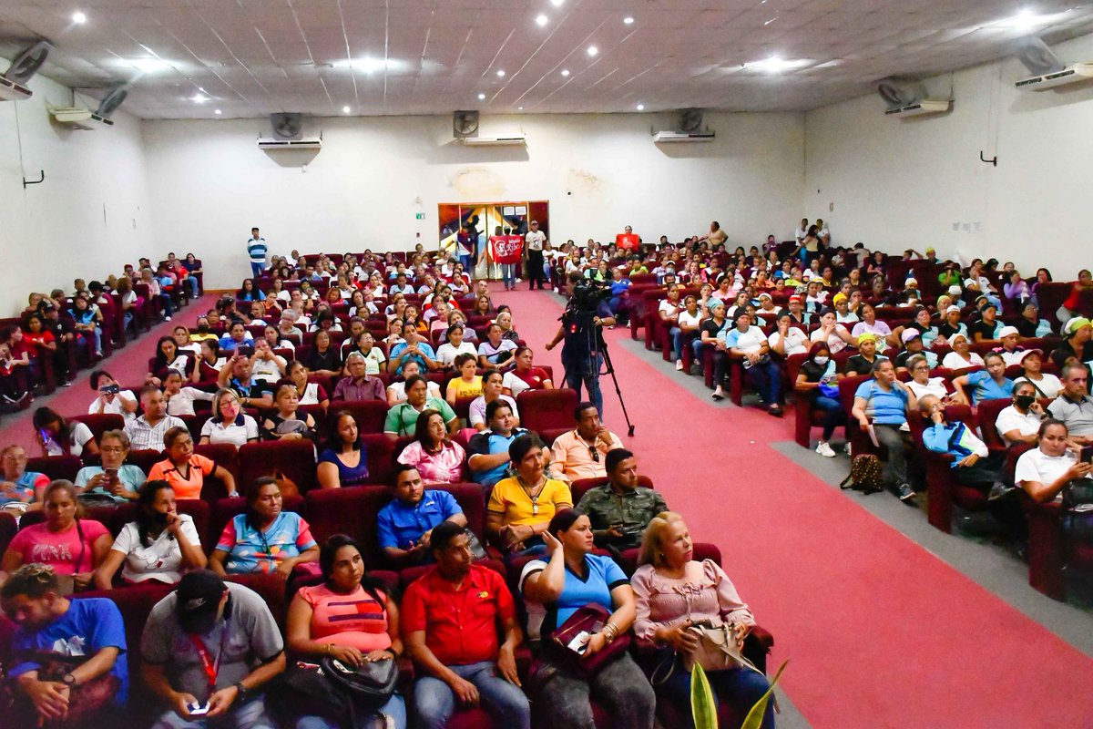 ¡Hacia una Nueva Época de renacer!

Avanzamos con organización y transformación pedagógica.

Instalamos los equipos promotores de este movimiento social en todas las entidades del país.