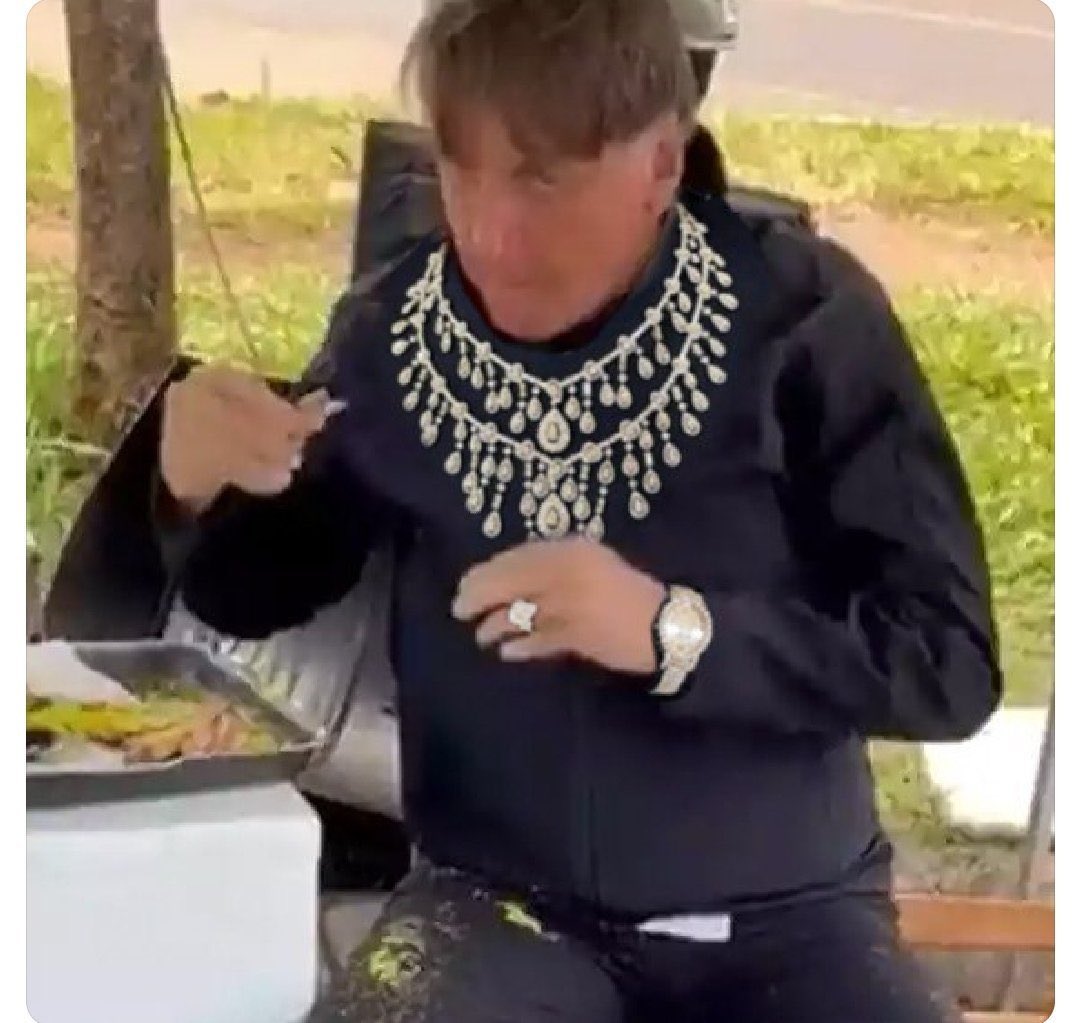 hardworkingcha's tweet photo. Qual dia vai passar o episódio do #Aeroporto com o delegado #MariodeMarco apreendendo as joias do
@jairbolsonaro
e da #Misheik? @natgeobrasil
@discoveryBR
#Micheque Imbecil Planta Juliette Nikolas Ferreira Chupetinha Tiririca https://t.co/vVyfkfFsHJ