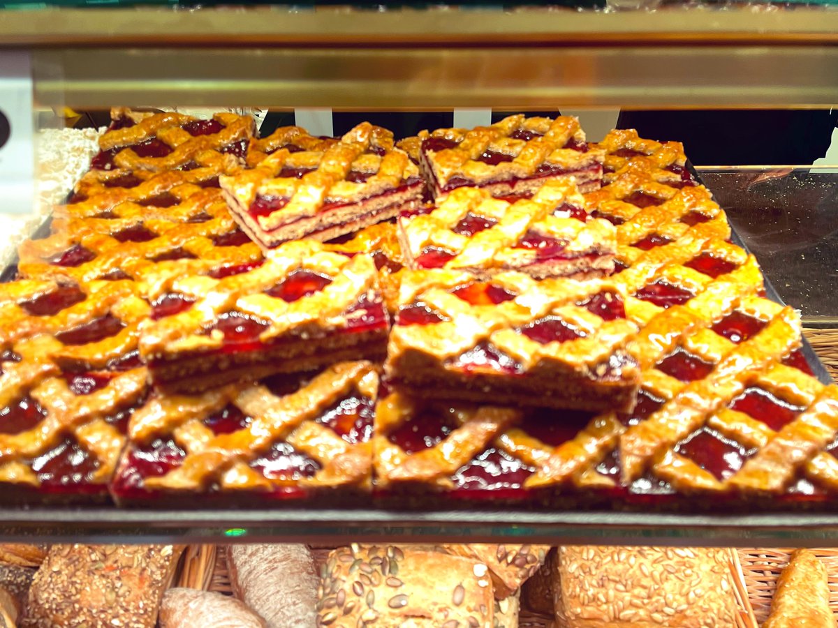 Welcher Kuchen/welches Gebäck erinnert euch an eure Oma? Bei mir ist es die Linzer Torte <3.
