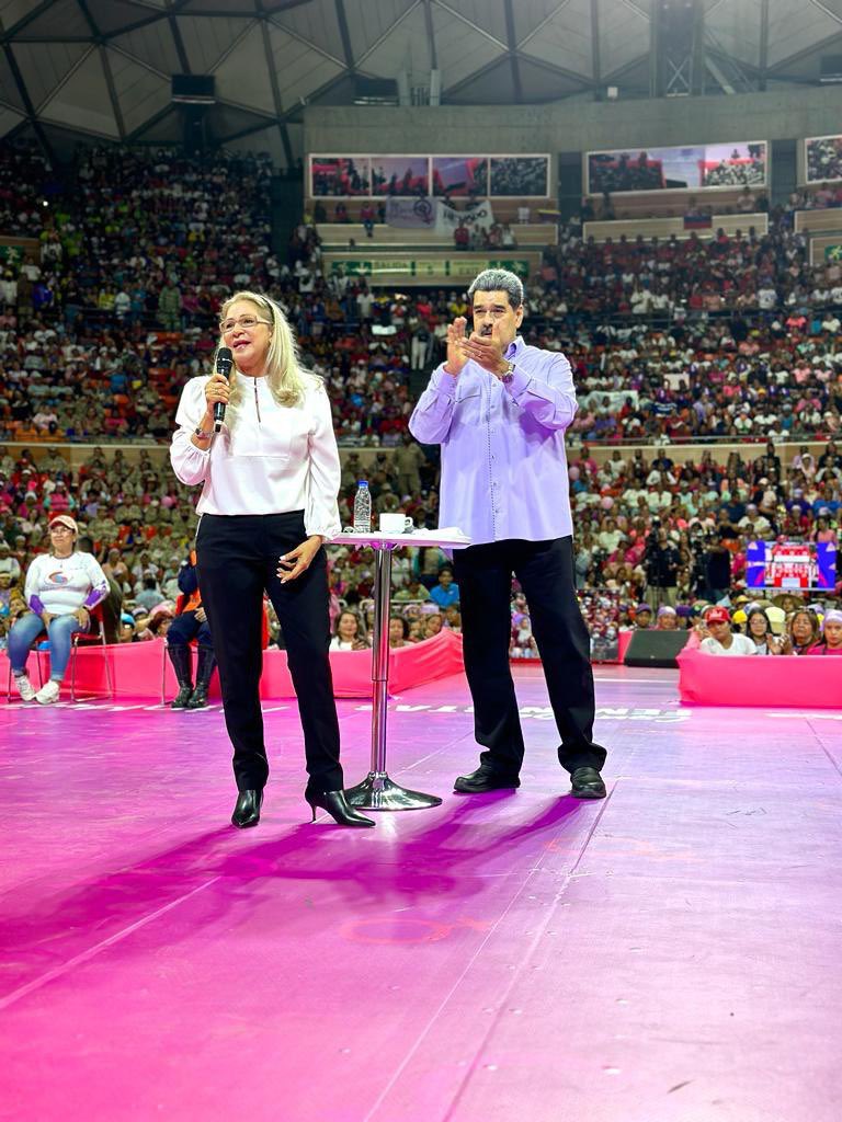 En este día #8Mar Venezuela se crece al ser cuna de la Mujer creadora, revolucionaria y protagonista de la obra de Chávez. Desde mi alma: extiendo mi más cordial abrazo a las mujeres del mundo. ¡Sigamos junto al Presidente <a href="/NicolasMaduro/">Nicolás Maduro</a>  en la lucha por la estabilidad y la Paz!