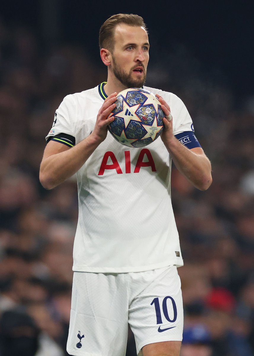 Footballtweet's tweet photo. No trophy for Tottenham or Harry Kane once again this season. ❌⚪️ https://t.co/86kwDHmgGO