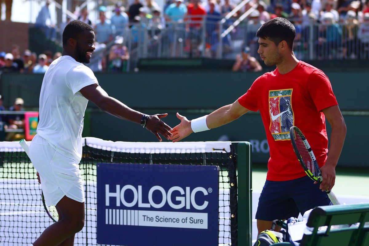 carlosalcaraz's tweet photo. 👋🏻 Indian Wells! ❤️
😀 @FTiafoe 

📸 @BNPPARIBASOPEN https://t.co/RPxlcPVxRi