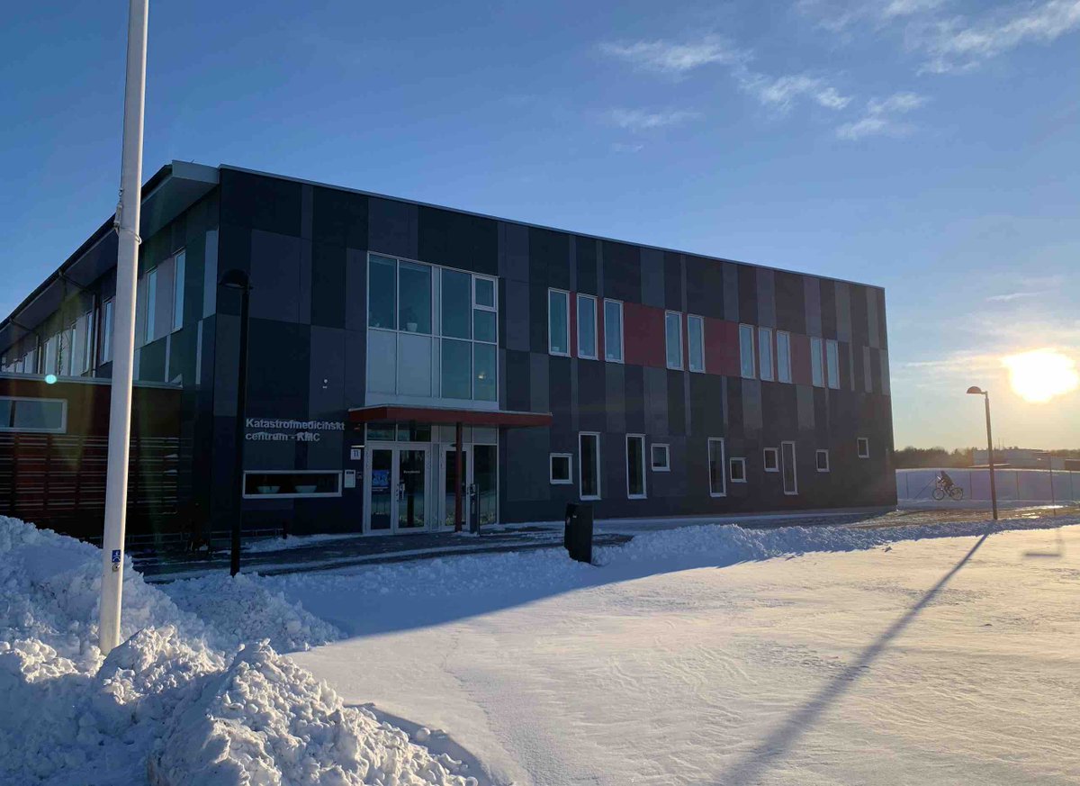 Ukrainska sjukvårdare hos KMC &amp; MSB idag: det räcker inte att lära sig följa algoritmerna för traumaomhändertagande - måste också lära sig att kontinuerligt bedöma vad det största hotet är. Såväl medicinskt men också i den fientliga omgivningen, ex genom träning på minröjning.