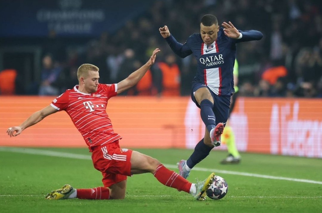 JoelSolsona's tweet photo. Cuenta la leyenda que Lionel Messi y Mbappé siguen en el bolsillo de De Ligt y Upamecano 🤙 
#BayernPSG #Bayern #PSG https://t.co/EyUjtg8kni