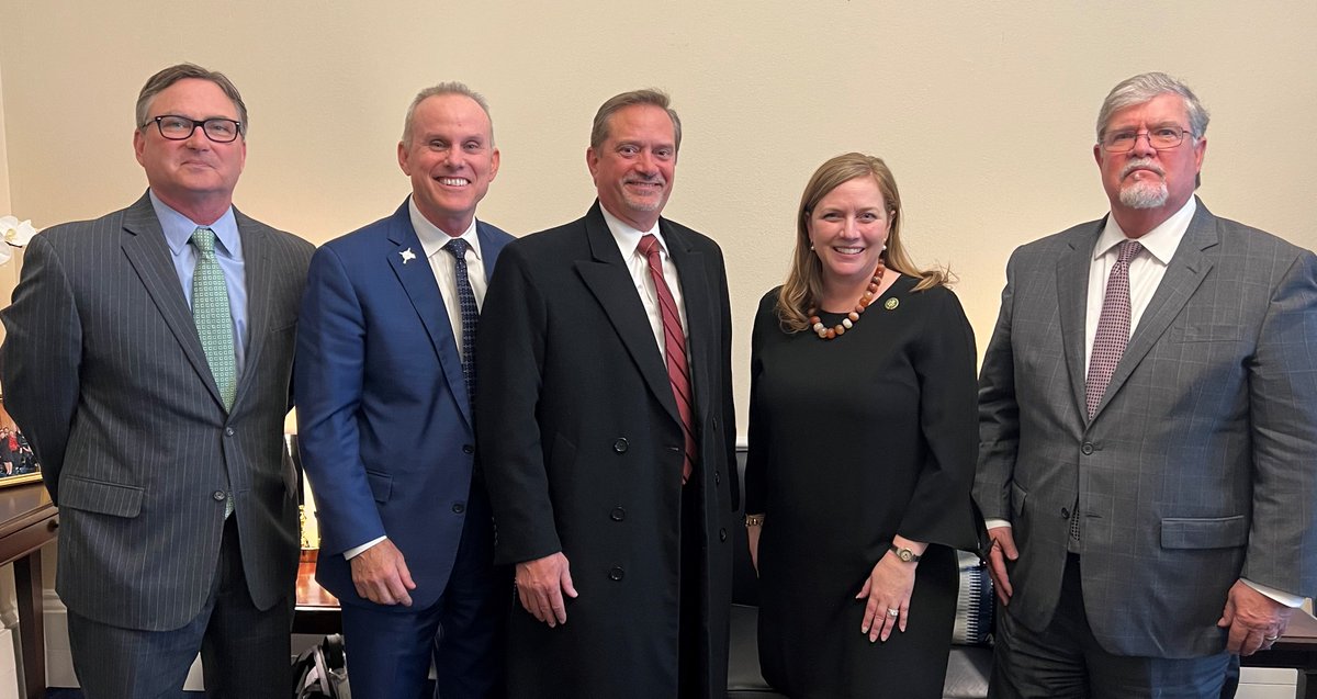 PortBureau's tweet photo. @PortBureau’s President, CAPT Bill Diehl, Enterprise Products Bob Sanders, Todd Olsen, &amp; Harry Weitzel stopped Congresswoman, Lizzie Fletcher office. #Houston #port generates $449.6 B of total economic value for Texas and has the  largest #petrochemical mfg facility in the U.S. https://t.co/eCGg0gBmj2