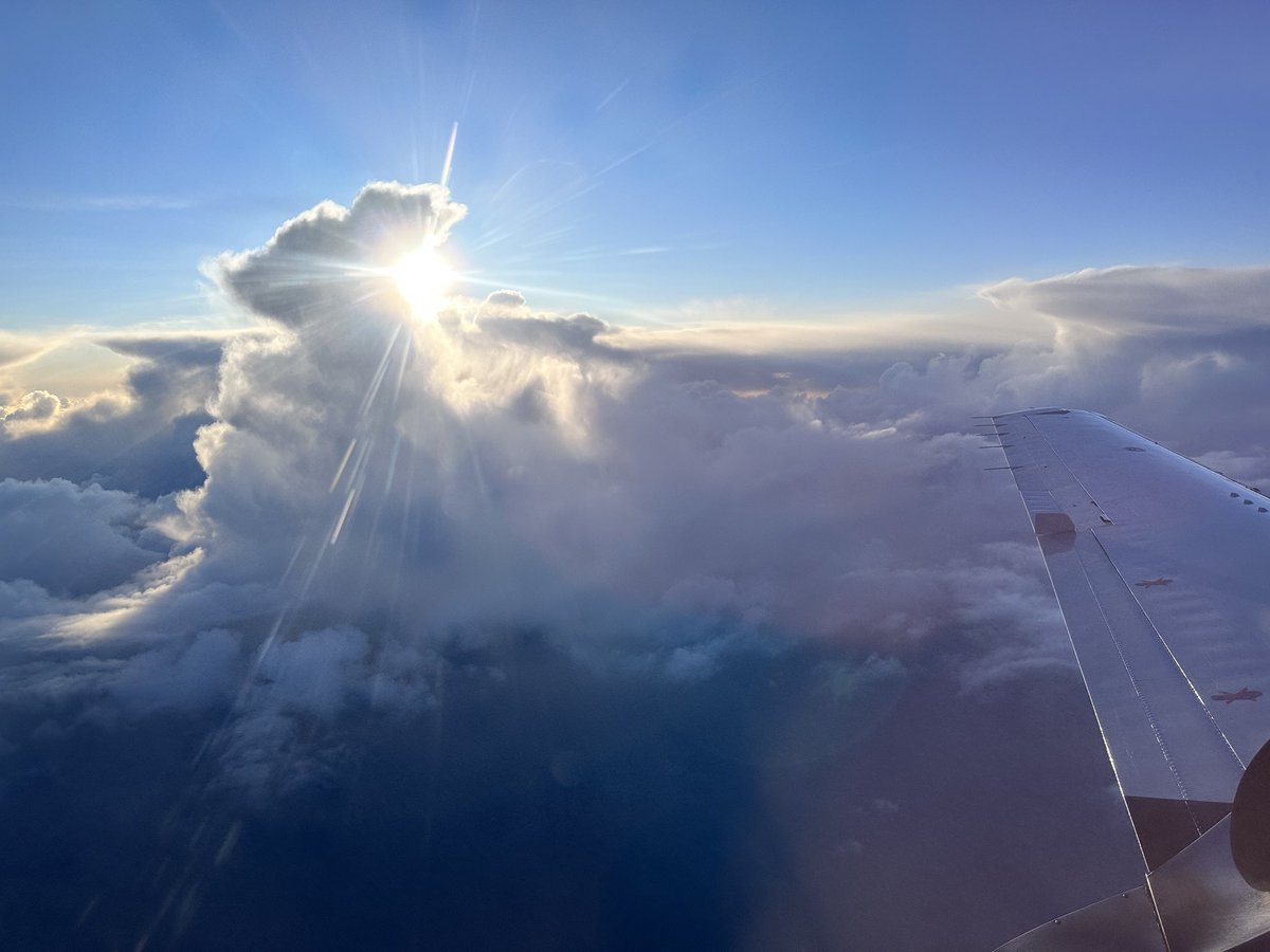 GazMcIntyre's tweet photo. Well, that was an interesting afternoon. Fly up to Sumburgh, wait for a bit tgen fly back to Aberdeen. The joys of offshore crew changes in winter months. Cracking views though. Will try again tomorrow morning. #avgeek #wingviews #windowseat #jetstream41 #Shetland #Aberdeen https://t.co/yHtjvsM10i